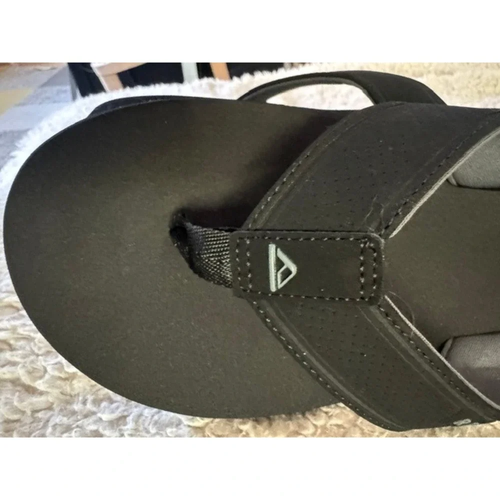 NWOT Reef Fanning Mens Black Grey Flip Flop Sandals Size 9